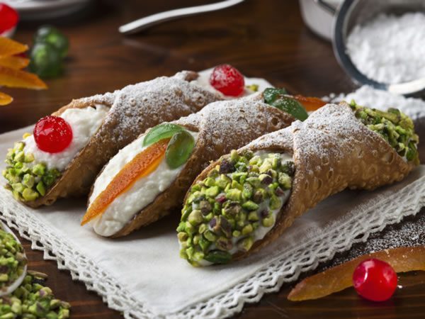 Comida típica siciliana: 8 coisas que você deve comer por lá cannoli2 e1559171980416 - Comida típica siciliana: 8 coisas que você deve comer por lá