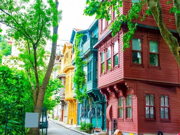 Kuzguncuk em Istambul: Descubra o Bairro Secreto Perfeito para Viajantes Independentes