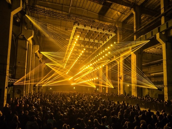 Techno, Rebeldia e Ruínas: O Berço da Batida em Berlim e Londres