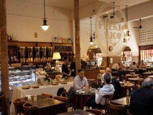 Buenos Aires Raiz: 4 Bodegones e Bares Notables em Monserrat