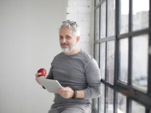 As Profissões Remotas que Combinam com Quem Já Passou dos 50