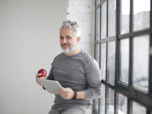 As Profissões Remotas que Combinam com Quem Já Passou dos 50