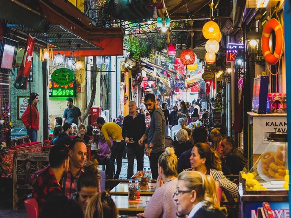 Kemeraltı Bazar: O Coração Histórico e Comercial de Izmir, na Turquia